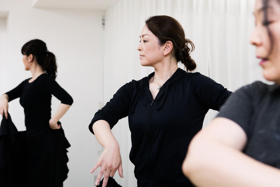 Female dancers attend a dance class.