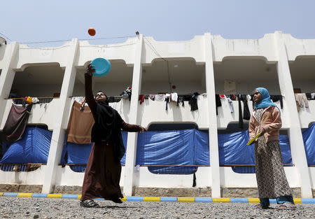 Girls play at a school in Yemen's capital Sanaa sheltering them and their families after the conflict forced them to flee their areas from the Houthi-controlled northern province of Saada August 4, 2015. REUTERS/Khaled Abdullah