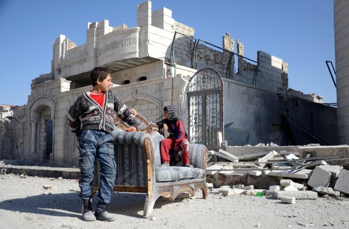Syrian children outside a destroyed building in the northwestern border town of al-Bab on February 25, 2017 after Turkish-backed rebels announced the recapture of the town from the Islamic State (IS) group earlier in the week (AFP Photo/Nazeer al-Khatib)