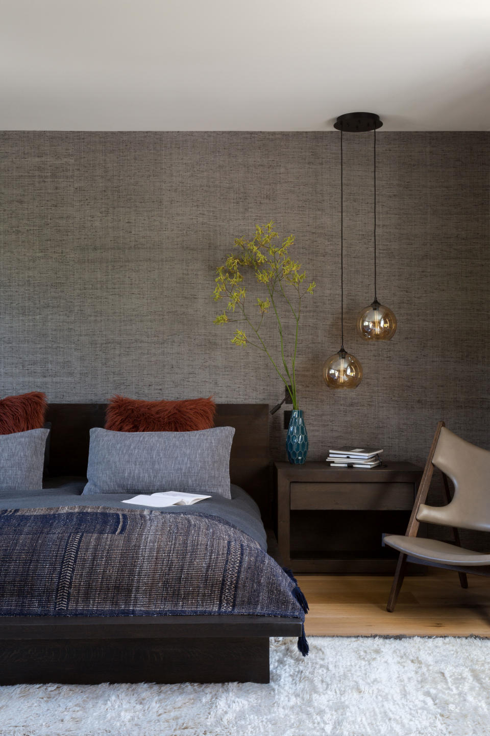 minimalist bedroom with rug