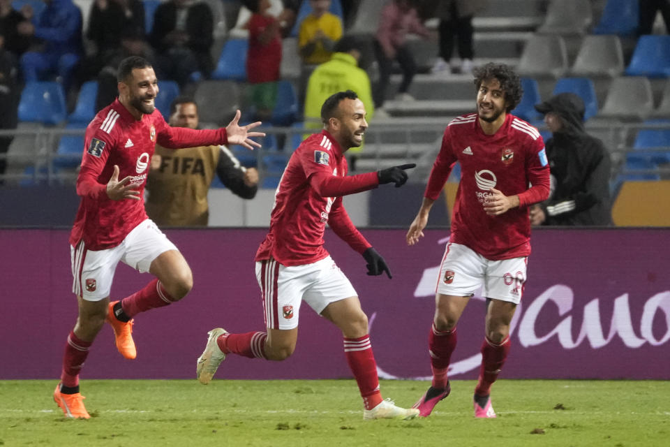 Jugadores del Al Ahly celebran el gol de Mohamed Afsha en el encuentro ante el Seattle Sounders en el Mundial de Clubes el sábado 4 de febrero del 2023. (AP Foto/Mosa'ab Elshamy)