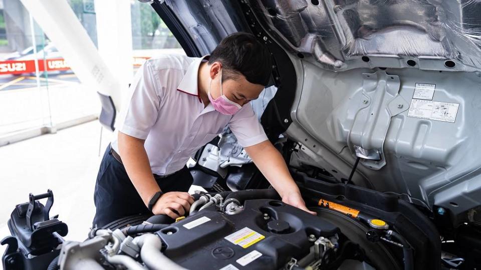 ISUZU台北合眾汽車也提醒車主，車子要定期進廠保養健檢，健檢會針對煞車、引擎、變速箱、底盤等安全性部分做檢查；還有推出清洗套餐，進行冷凝器（散熱片）清洗和蒸發器（風箱）的清洗，都可以延長冷氣的使用壽命。