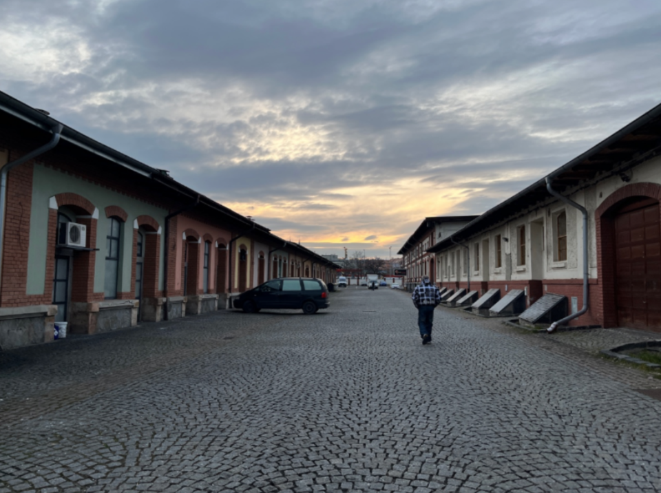 Holešovice 屠宰場結束營業後，由越南人接手，逐漸出現越南人在此擺攤。圖／劉郁葶　提供