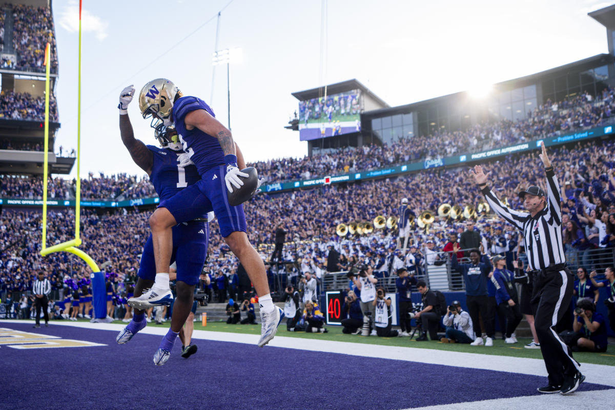 Washington pulls away in 4th quarter to beat No. 10 Michigan 27-17