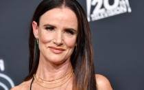 <p>Auch für die damals 16-jährige Juliette Lewis war "Schöne Bescherung" einer ihrer ersten Leinwandauftritte, in den 90er-Jahren wurde sie mit Filmen wie "Kap der Angst", "Natural Born Killers" und "From Dusk Till Dawn" eine der gefragtesten Jungdarstellerinnen überhaupt. In den letzten Jahren machte sie eher als Serienstar von sich reden und hatte Hauptrollen in "Wayward Pines", "Secrets and Lies" und "The Act". (Bild: Rodin Eckenroth/Getty Images)</p> 