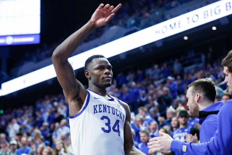 Oscar Tshiebwe averaged 16.5 points and 13.7 rebounds for the Kentucky Wildcats during the 2022-23 season.