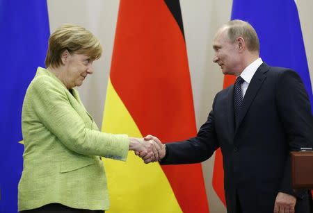 Russian President Vladimir Putin and German Chancellor Angela Merkel shake hands during a joint news conference following their talks at the Bocharov Ruchei state residence in Sochi, Russia, May 2, 2017. REUTERS/Alexander Zemlianichenko/Pool