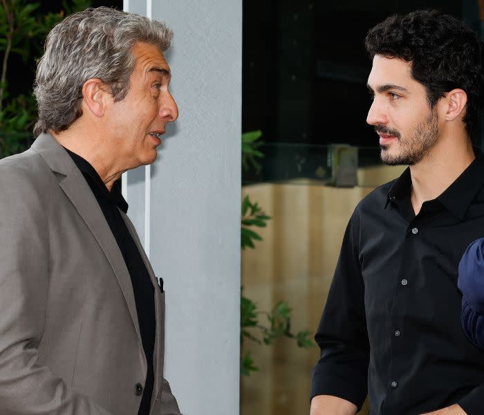 Ricardo y Chino Darín conversando en el festival de cine de San Sebastián