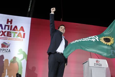 Opposition leader and head of radical leftist Syriza party, Alexis Tsipras raises his fist to supporters during a campaign in central Athens, January 22, 2015. REUTERS/Yannis Behrakis
