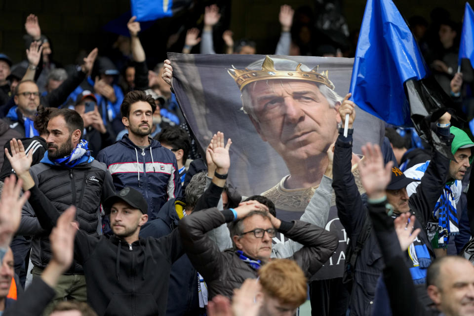 Atalanta fans cheer holding a banner that depicts Atalanta's head coach Gian Piero Gasperini before the Europa League final soccer match between Atalanta and Bayer Leverkusen at the Aviva Stadium in Dublin, Ireland, Wednesday, May 22, 2024. (AP Photo/Kirsty Wigglesworth)