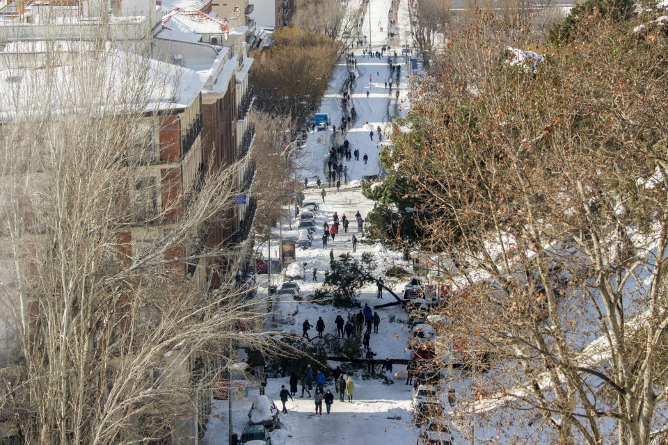 A general view after a heavy snowfall in downtown Madrid, Spain, Sunday, Jan. 10, 2021. A large part of central Spain including the capital of Madrid are slowly clearing snow after the country's worst snowstorm in recent memory. (AP Photo/Manu Fernandez)