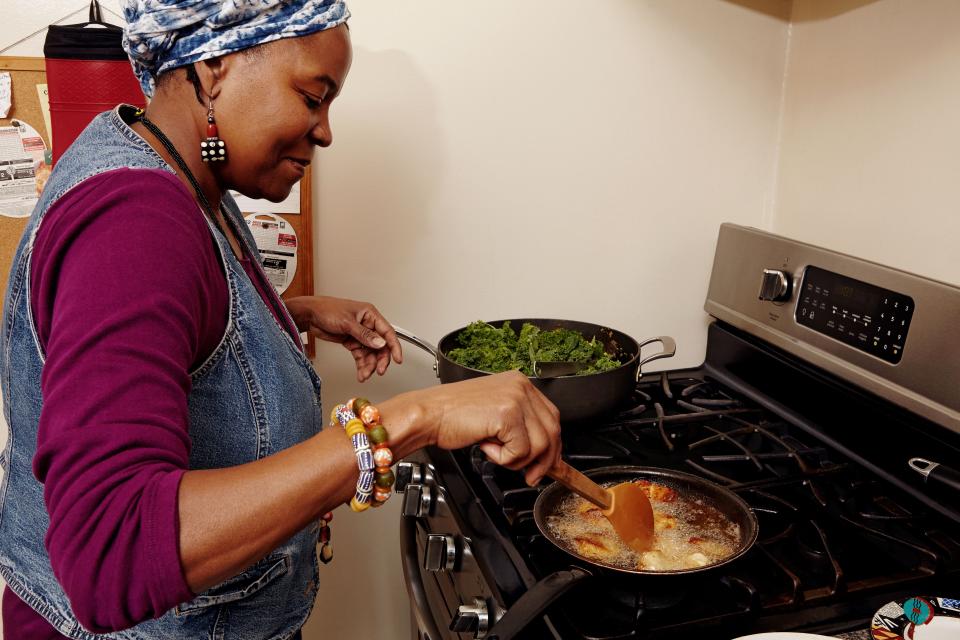 Seriki putting the finishing touches on the efo riro.