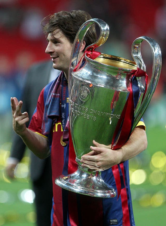 Lionel messi lifting the 2018/19 champions league trophy for barcelona  against tottenham