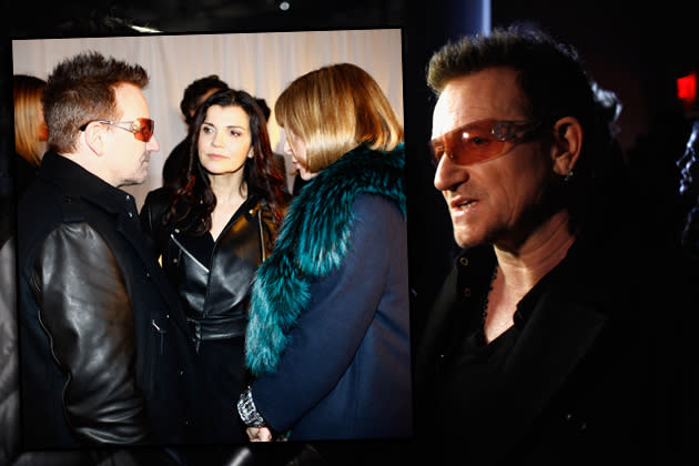 ...plauschte mit Edun-Gründerin Ali Hewson (linkes Bild Mitte) und deren Mann „U2“-Sänger Bono. Der wollte auch auf der Fashion Week nicht auf sein Markenzeichen, die knallorangene Riesenbrille, verzichten. (Bilder: Getty Images)
