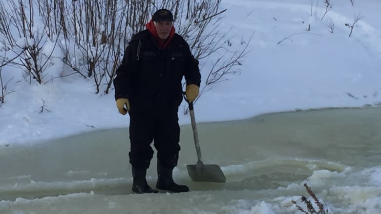 Tsiigehtchic, N.W.T., elder wants government to solve drainage problem near cabin