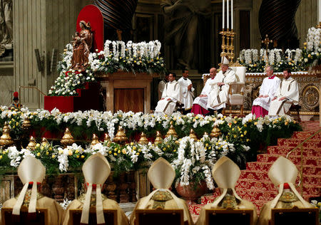 Pope Francis leads the Easter vigil Mass in Saint Peter's Basilica at the Vatican, April 20, 2019. REUTERS/Remo Casilli