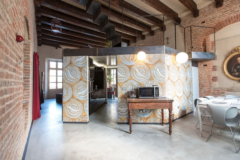 <p>The kitchen/dining room is features a unique room divider. (Airbnb) </p>