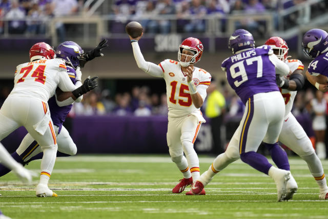 Patrick Mahomes throws three TD passes to power Kansas City past