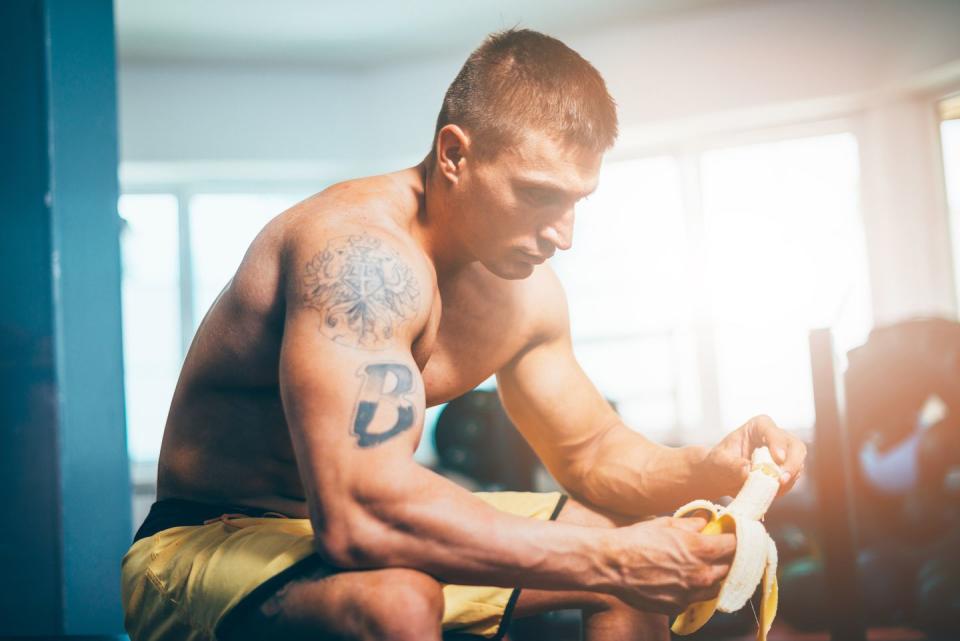 eating banana during training in gym