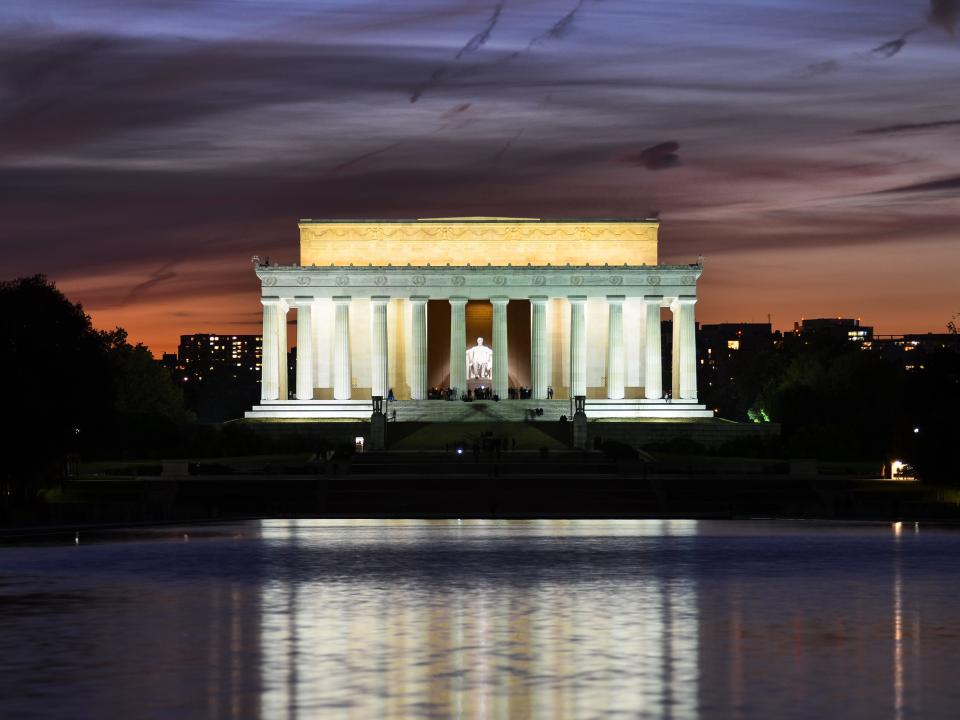 Washington DC, Lincoln Memorial and mirror reflection on the pool at night