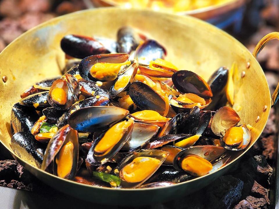 〈泰市場〉的熟食海鮮之一〈紐西蘭淡菜〉。圖／姚舜
