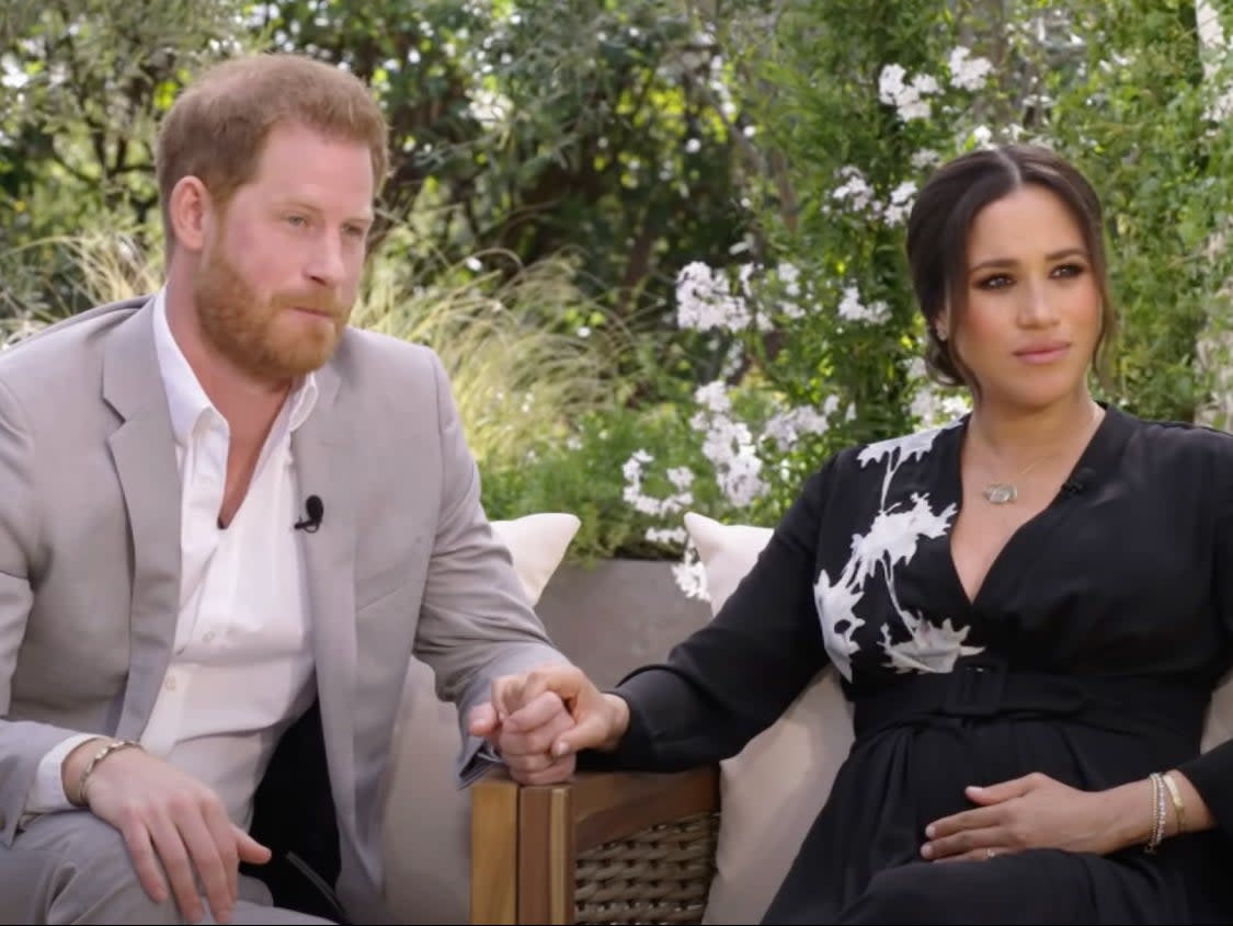 Royal experts urge Meghan and Harry to postpone interview  (CBS)