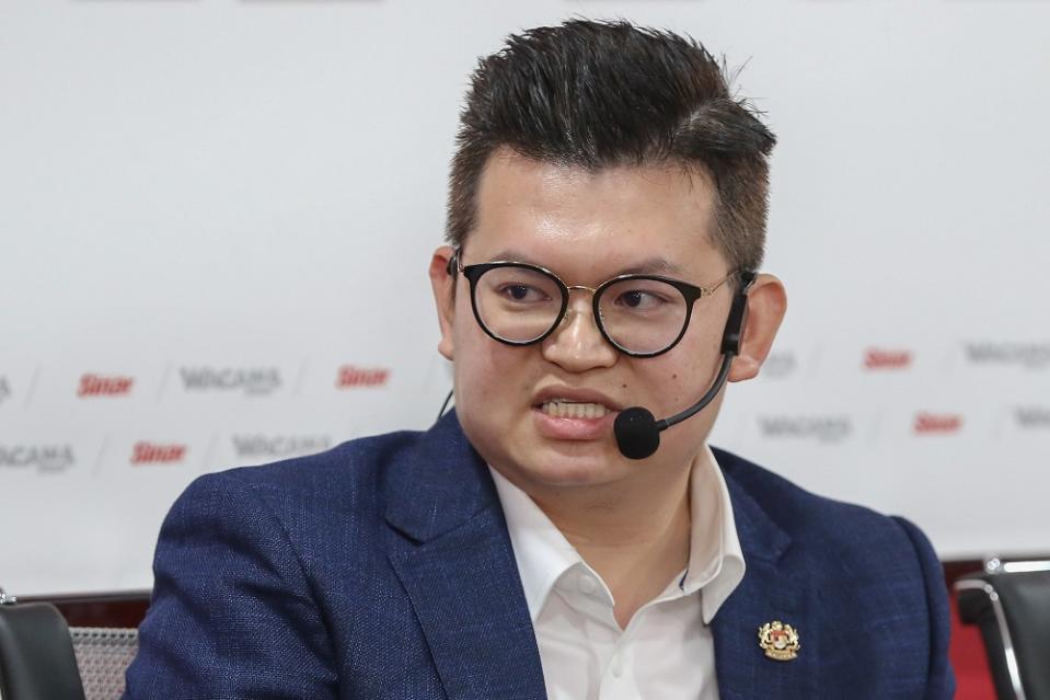 Kuching MP Dr Kelvin Yii Lee Wuen today criticised the doctor-to-population ratio provided by Putrajaya recently, saying the reality on the ground may not be fully reflected by the number. — Picture by Yusof Mat Isa