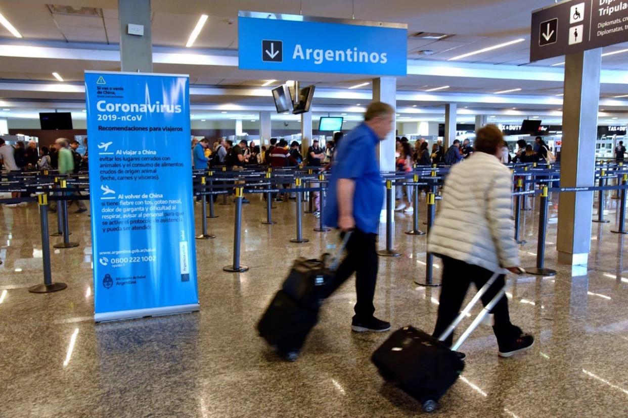 Controles a pasajeros provenientes de Italia y China