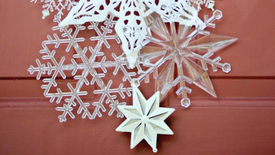 diy christmas door decorations sparkling snowflakes