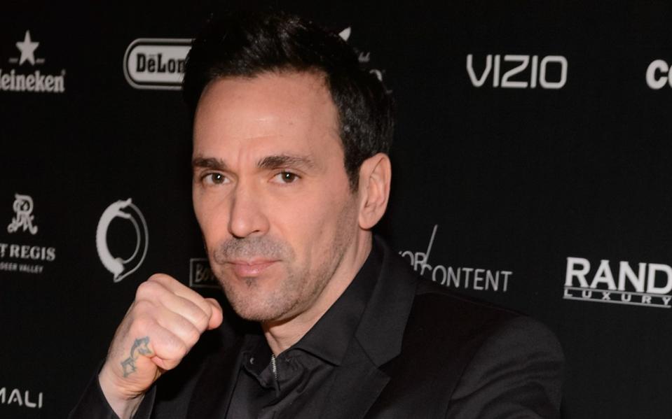 <p>Er trug in den 90er-Jahren das grüne Kostüm in der Kinderserie "Power Rangers", auch später kehrte er immer wieder für Gastauftritte zum beliebten Superhelden-Franchise zurück: Jason David Frank im Alter starb am 19. November im Alter von 49 Jahren, eine Todesursache wurde nicht bekannt. (Bild: Daniel Boczarski/Getty Images Courtesy of Rand Luxury)</p> 