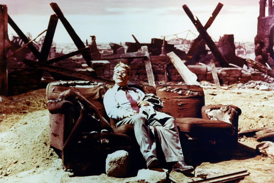 American actor Burgess Meredith (1907 - 1997) as Henry Bemis in 'Time Enough at Last', the eighth episode in the American TV series 'The Twilight Zone', 1959. (Photo by Silver Screen Collection/Getty Images)