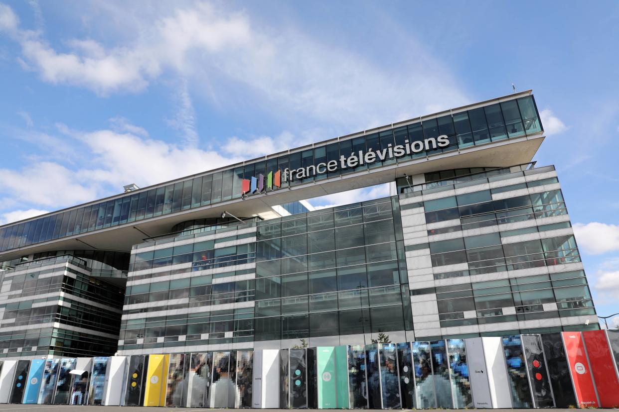 Sur un modèle proche de la Rai ou de la BBC, l’audiovisuel public français prépare sa mue, malgré les craintes des salariés de France Télévisions et Radio France. 