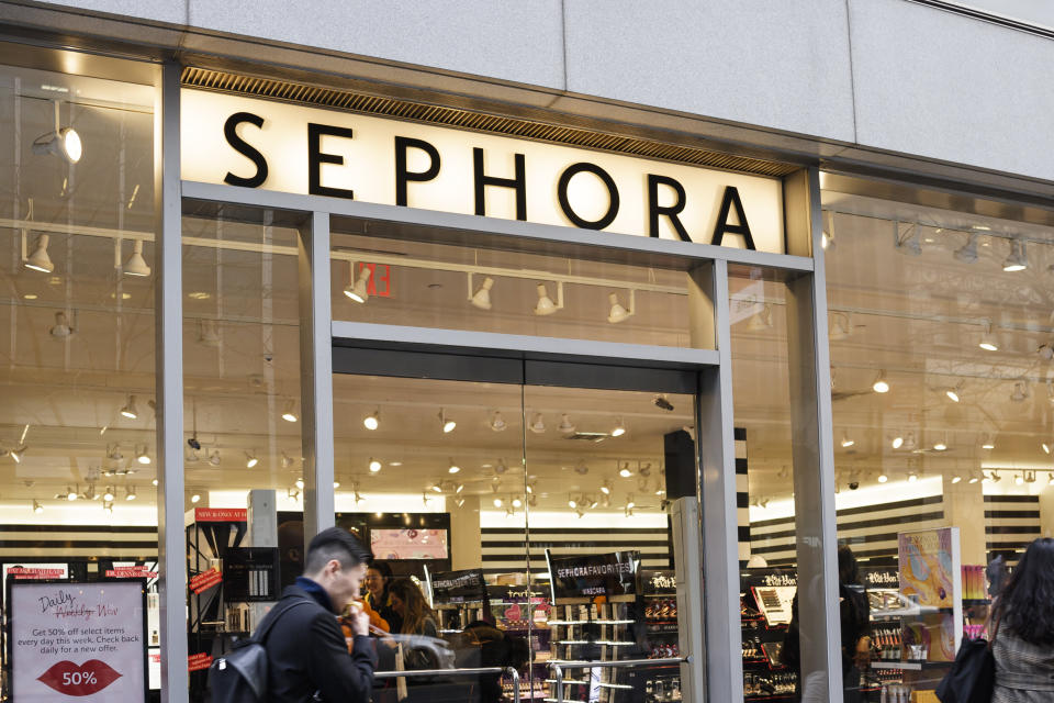 Is Sephora's Memorial Day 2020 sale worth it? Take a look at the best of the best deals below and decide for yourself. (Photo: wdstock via Getty Images)