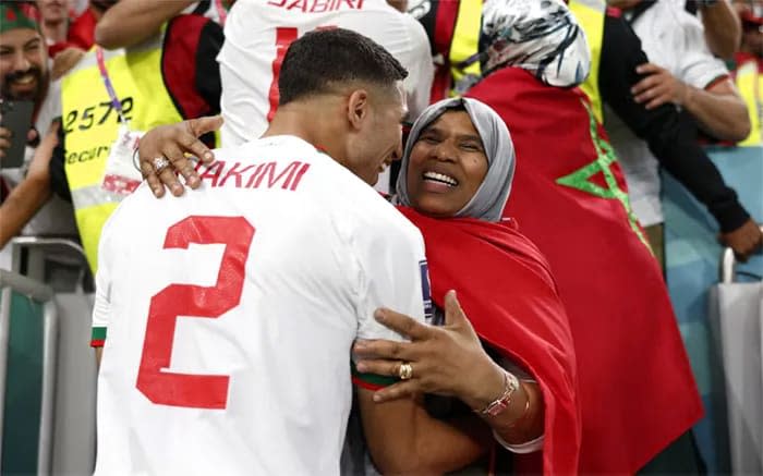 Achraf Hakimi y su madre