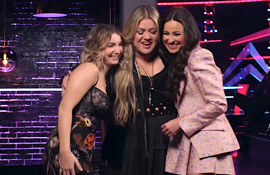 Kelly Clarkson hugs her contestants Katie Beth Forakis and Holly Brand during rehearsals for 'The Voice' Season 23's Battle Rounds. (Photo: NBC)