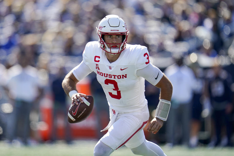 Houston quarterback Clayton Tune rolls out looking to pass against Navy during the first half of an NCAA college football game, Saturday, Oct. 22, 2022, in Annapolis, Md. (AP Photo/Julio Cortez)