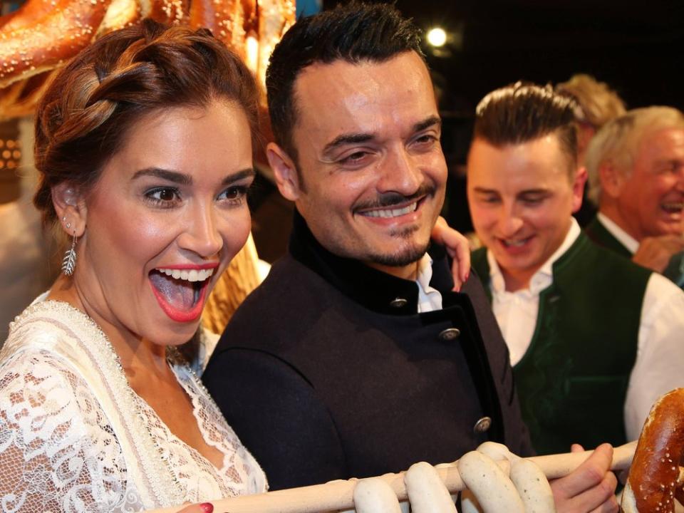 Jana Ina und Giovanni Zarrella sowie Andreas Gabalier mischten sich im Jahr 2017 unter die Gäste bei der legendären Weißwurst-Party (Bild: imago/GEPA)