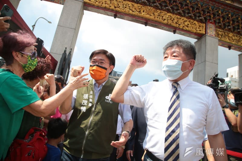 20220720-民進黨台北市長參選人陳時中20日前往龍山寺參香祈福。（顏麟宇攝）