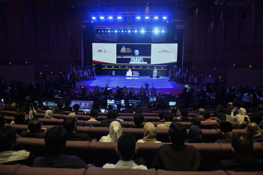 Prime Minister Tun Dr Mahathir Mohamad speaks at the Kuala Lumpur Summit 2019 in Kuala Lumpur December 21, 2019. ― Picture by Miera Zulyana