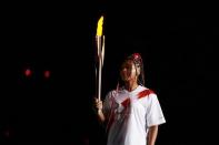 <p>Naomi Osaka a allumé la flamme olympique vendredi.</p>