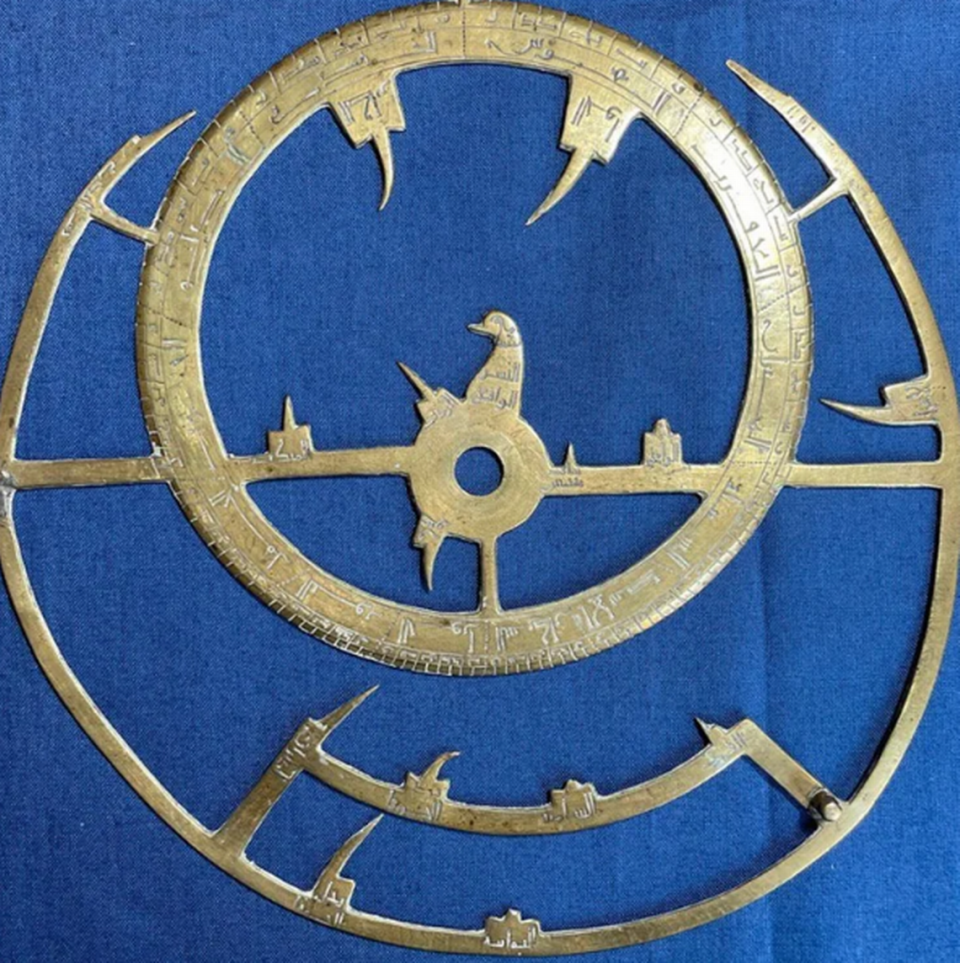 The astrolabe’s rete includes star pointers and a bird-shaped carving.