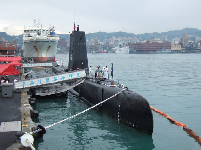 茄比級潛艦已經高齡70多歲，海軍早已希望其光榮退役，但外購受阻多年，現在寄望於國造潛艦量產。台灣海軍