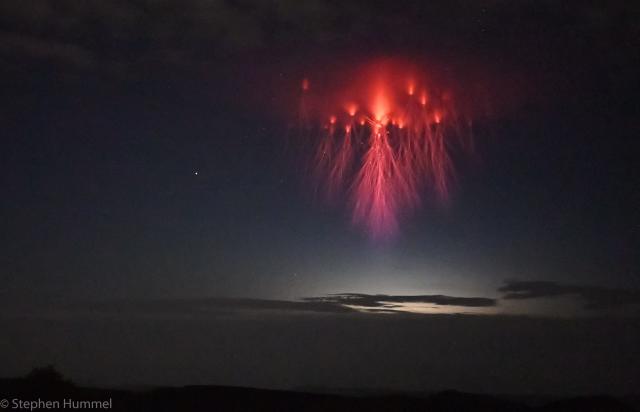 A stunning photo shows both red-sprite and blue-jet lightning in the ...