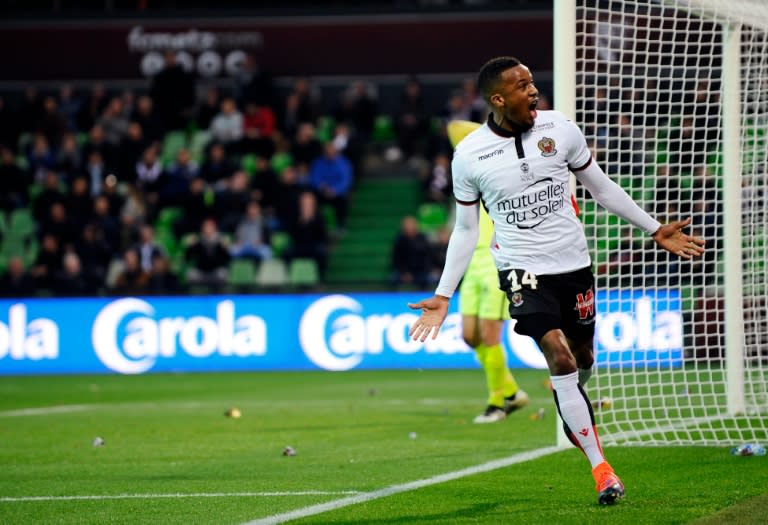 Nice's forward Alassane Plea celebrates after scoring a penalty on October 23, 2016