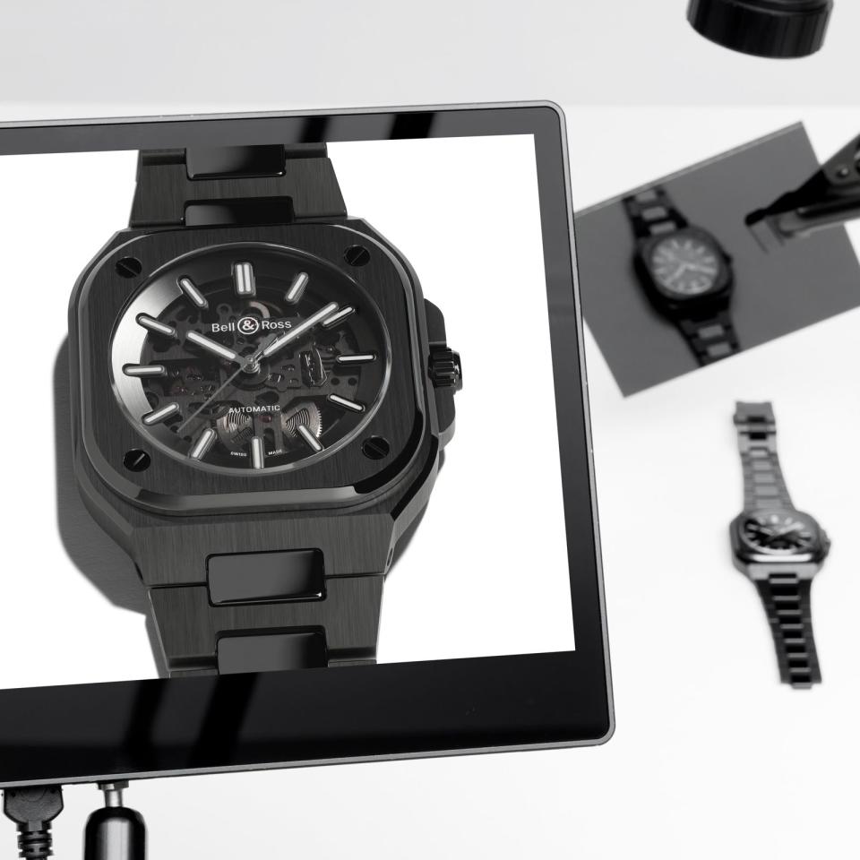 BELL & ROSS BR 05鏤空腕錶，定價NT$330,000。