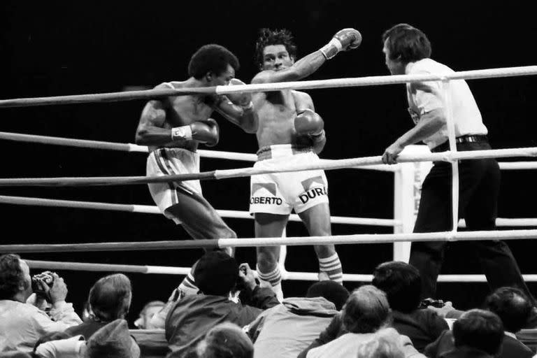 Duran domina a Sugar Ray Leonard