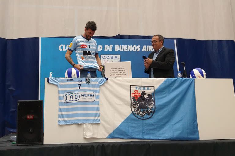 Facundo Conte volvió a ponerse la camiseta de Ciudad Voley, el club donde comenzó a jugar a los 12 años