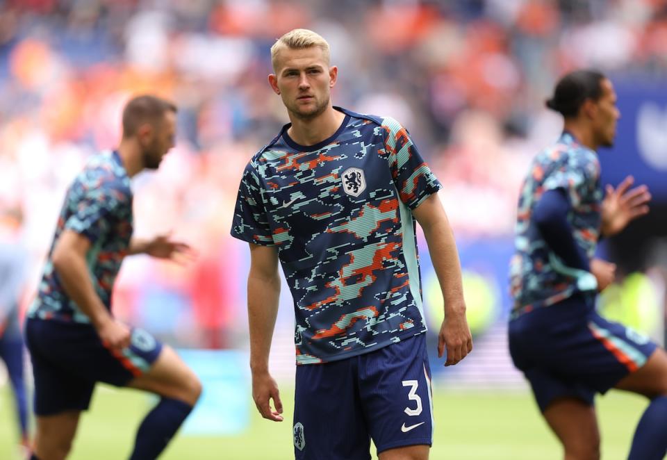 Manchester United consider new bid for Everton star despite De Ligt pursuit