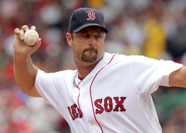 Tim Wakefield calls it a career: Boston Red Sox knuckleballer retires after  19 seasons in majors