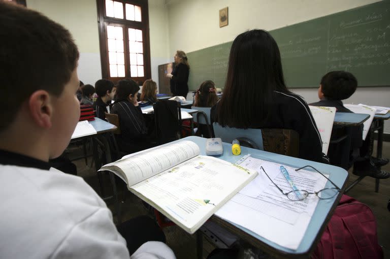 Para el especialista español, las claves de la mejora en la enseñanza se da con docentes comprometidos y profesionales